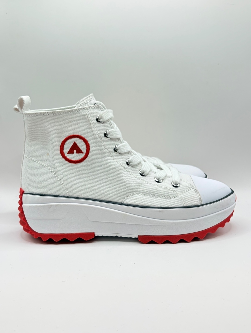 Airwalk Wanolie 10 White High-Top Canvas Sneakers with Red Accents, Size 9